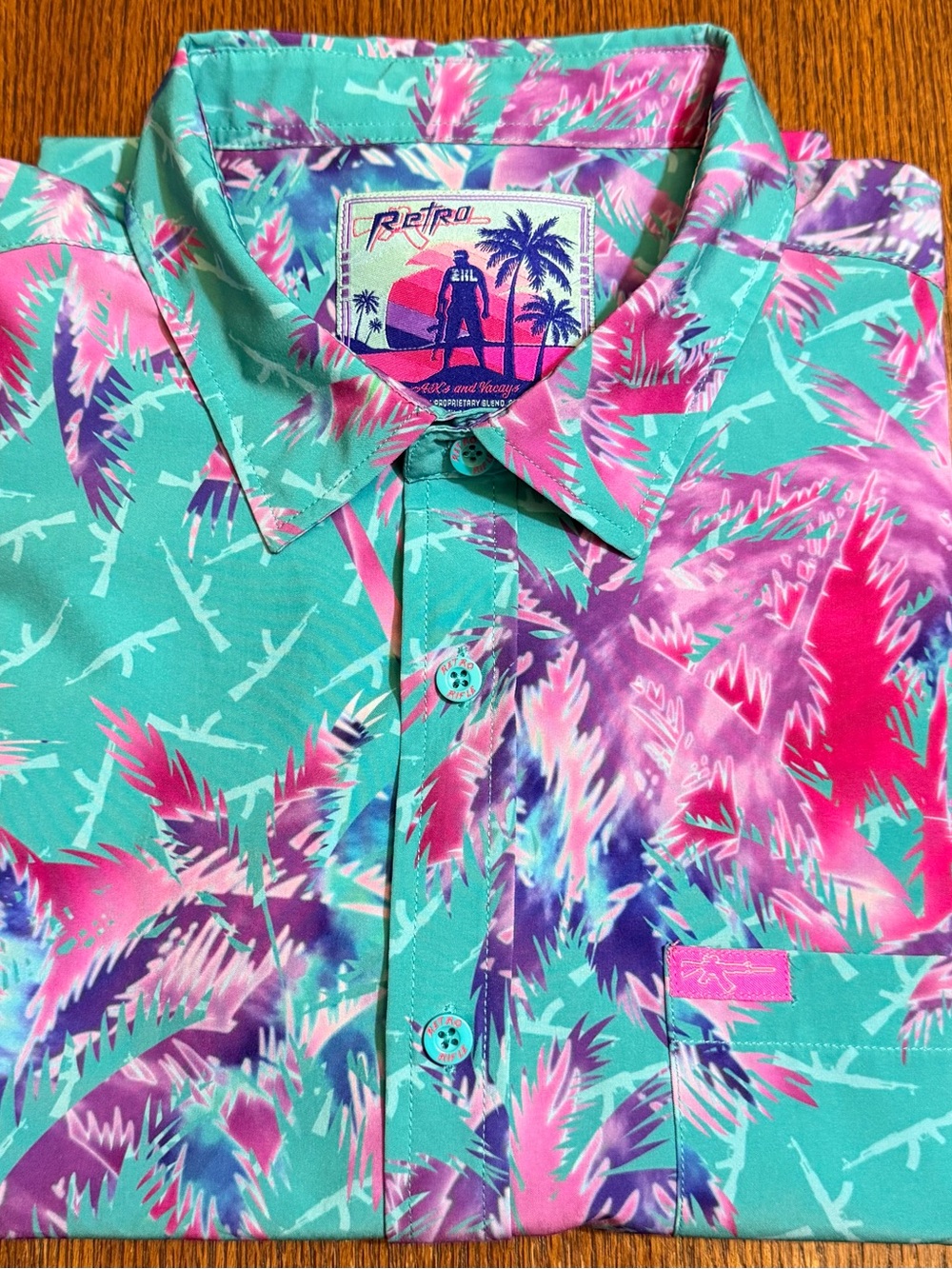 Retro Rifle AKs & Vacays Excellent Condition Short Sleeve Teal Pink & Purple